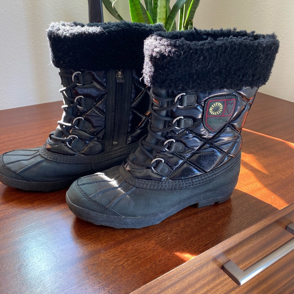 Ugg Newberry waterproof Boot size 8